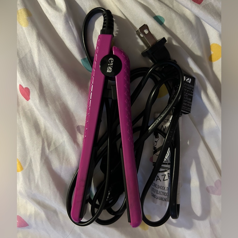 Mini travel size straightener